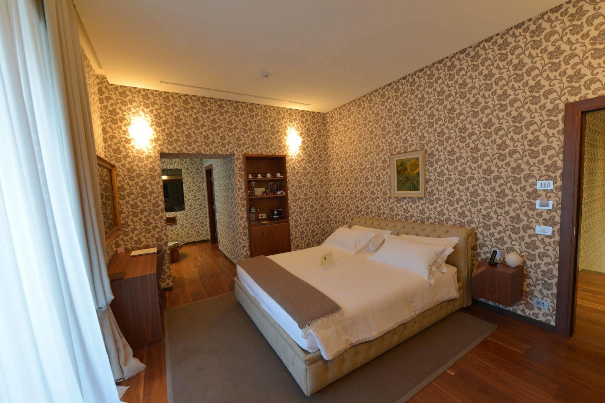 Villa Lario Resort Mandello Mandello del Lario Buitenkant foto